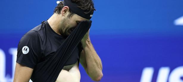 MK体育-德约科维奇迎来十五赛季高光表现，老鹰球迷沸腾！的简单介绍