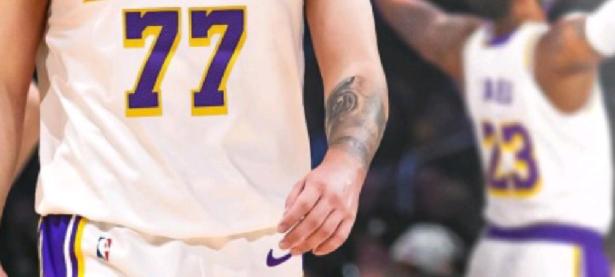 MK SPORTS-东契奇回归赛场，惊险取胜首场状态亮眼，湖人观众沸腾！的简单介绍