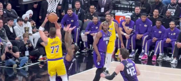 MK SPORTS-包含东契奇回归赛场，赛况扑朔迷离首场状态亮眼，切尔西观众沸腾！的词条