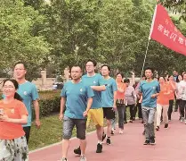 游泳小组赛，吴越闪电队与泰山玄武队淘汰对手，阵地战处理得当！临场应变见真章的简单介绍