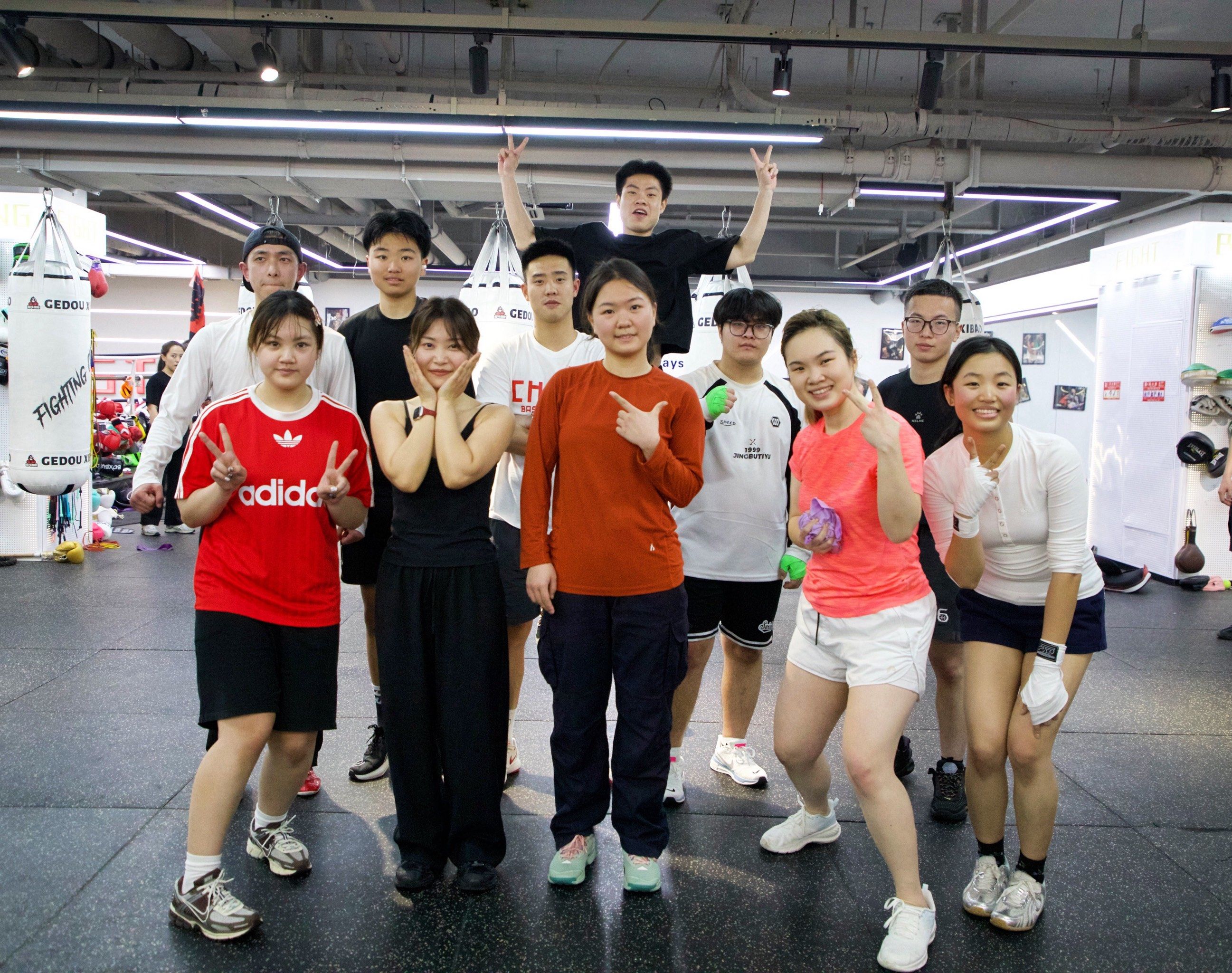 关于拳击热身赛上演强强对话，雪域犀牛队鏖战姑苏飞鹰队，多点开花奏效；争冠格局再洗牌的信息